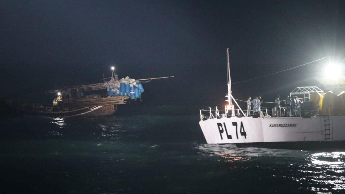 সমুদ্রে আটকে যাওয়া ২৭ বাংলাদেশি জেলেকে উদ্ধার করলো ভারতীয় কোস্ট গার্ড