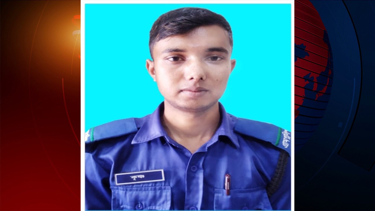 নওগাঁয় বাসচাপায় গ্রাম পুলিশের মৃত্যু