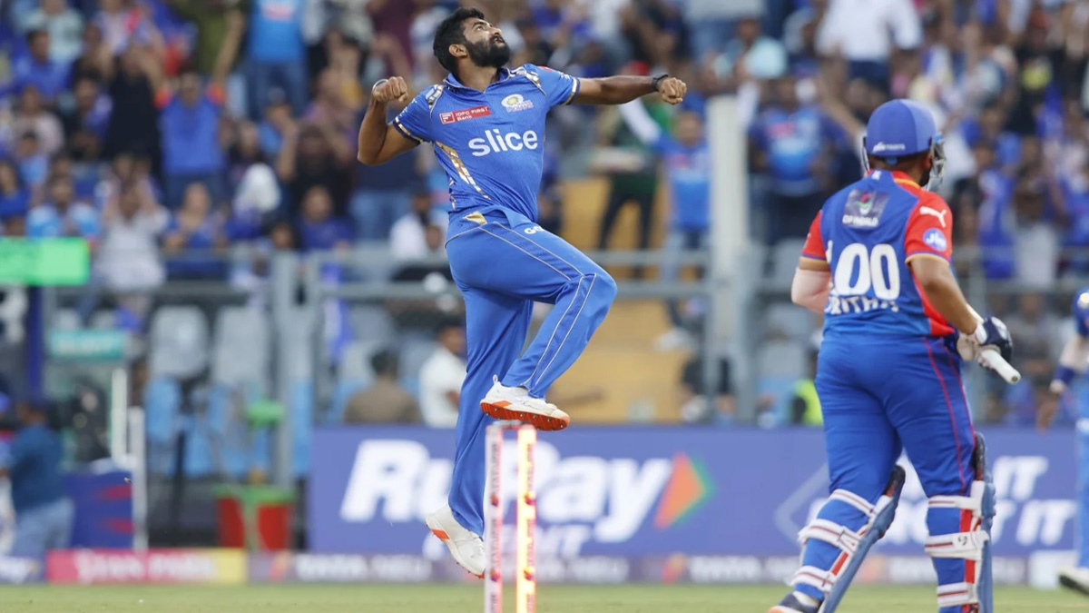 দিল্লিকে হারিয়ে আসরে প্রথম জয় পেল মুম্বাই