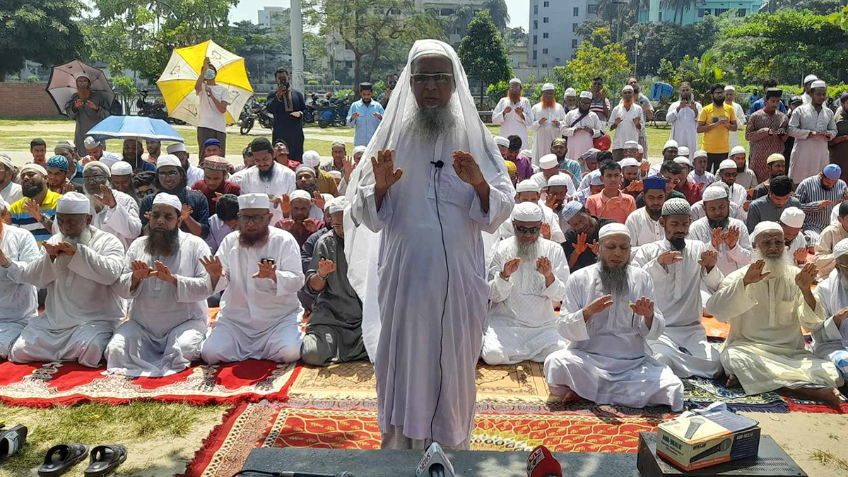 বৃষ্টি কামনায় খুলনা, চুয়াডাঙ্গা ও কুষ্টিয়ায় ইসতিসকার নামাজ আদায়