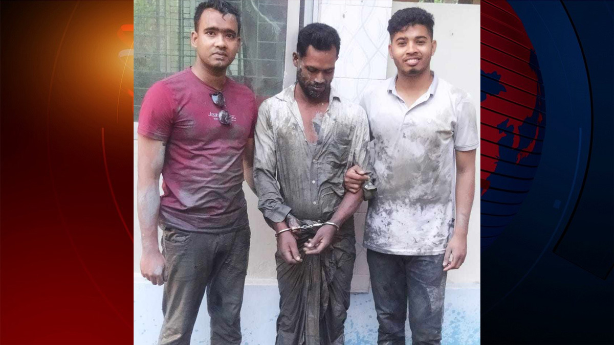 কক্সবাজারে কাদা-পানিতে ঝাঁপিয়ে পড়ে আসামি গ্রেফতার করলো পুলিশ