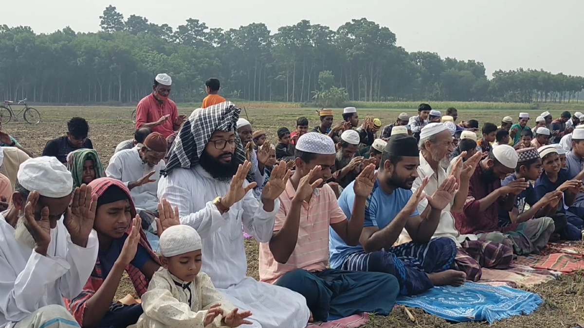 কুষ্টিয়ায় বৃষ্টির আশায় ‘ইসতিসকার’ নামাজ আদায়