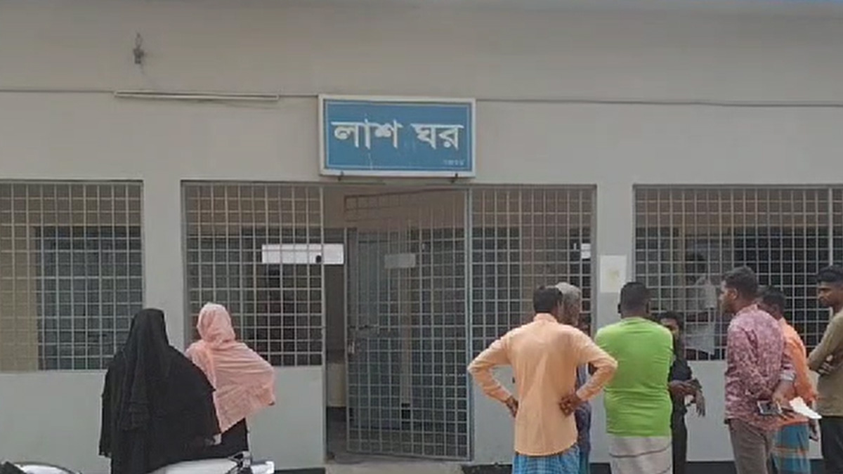 ঈদে বাড়ি ফেরার সময় সড়কে ঝরলো একই পরিবারের তিনজনের প্রাণ