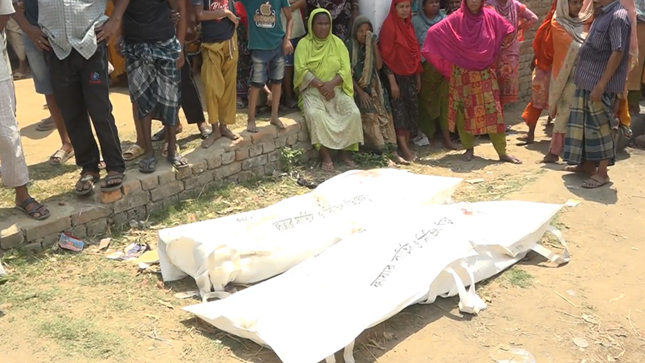 নওগাঁয় সড়ক দুর্ঘটনায় স্বামী-স্ত্রীর মৃত্যু, গুরুতর আহত সন্তান