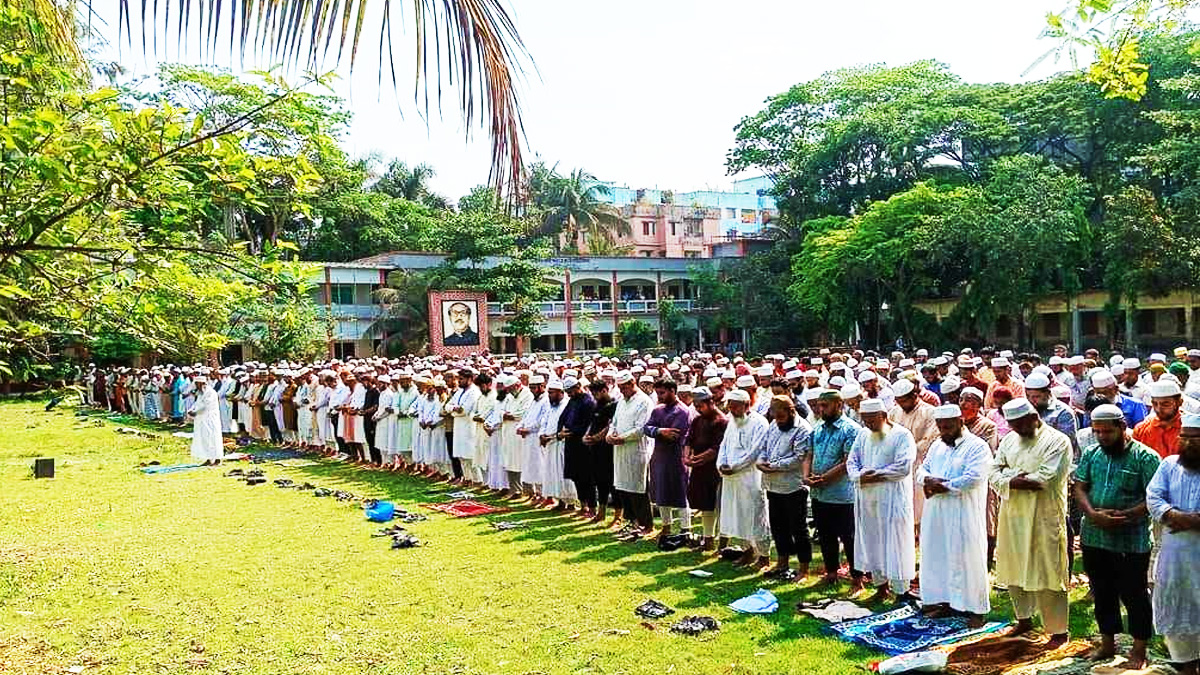 রংপুরে বৃষ্টির জন্য ইসতিসকার নামাজ আদায়