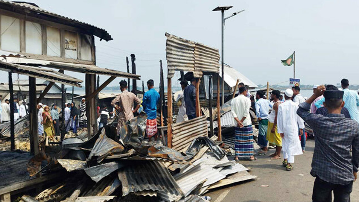 ঈদের দিন শরীয়তপুরে আগুনে পুড়ে ছাই ২৫ দোকান