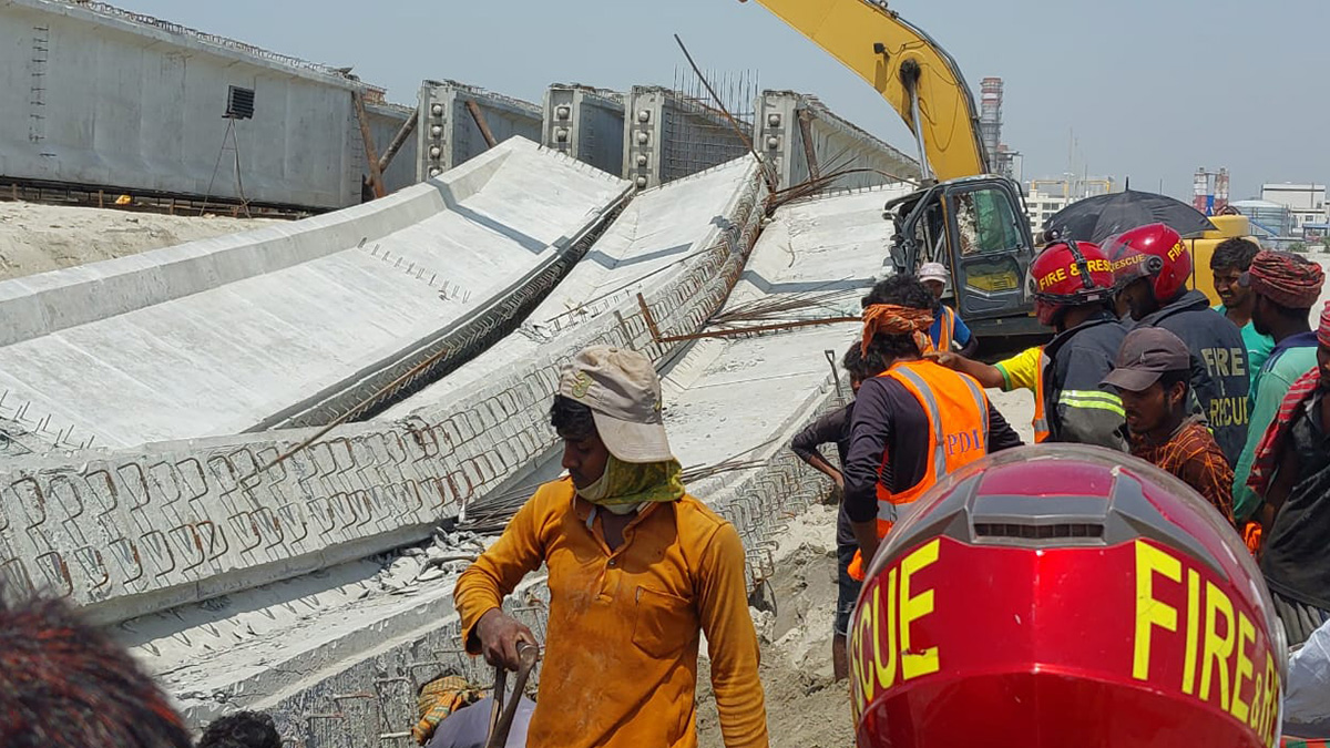 সিরাজগঞ্জে নির্মাণাধীন সেতুর গার্ডার ধস, চাপা পড়ে শ্রমিকের মৃত্যু