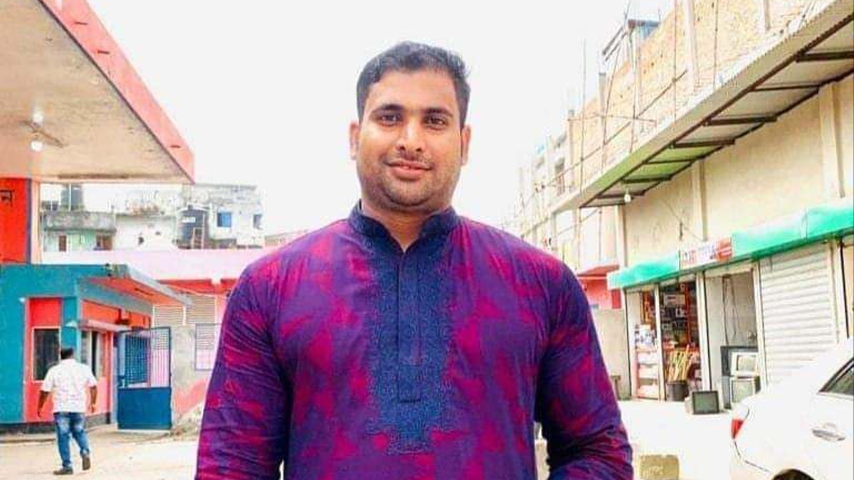 নরসিংদীতে ইউপি সদস্যকে প্রকাশ্যে গুলির পর গলাকেটে হত্যা