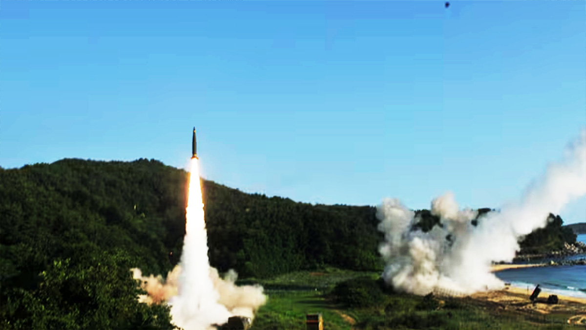 ইউক্রেনকে গোপনে দূরপাল্লার ক্ষেপণাস্ত্র দিচ্ছে যুক্তরাষ্ট্র