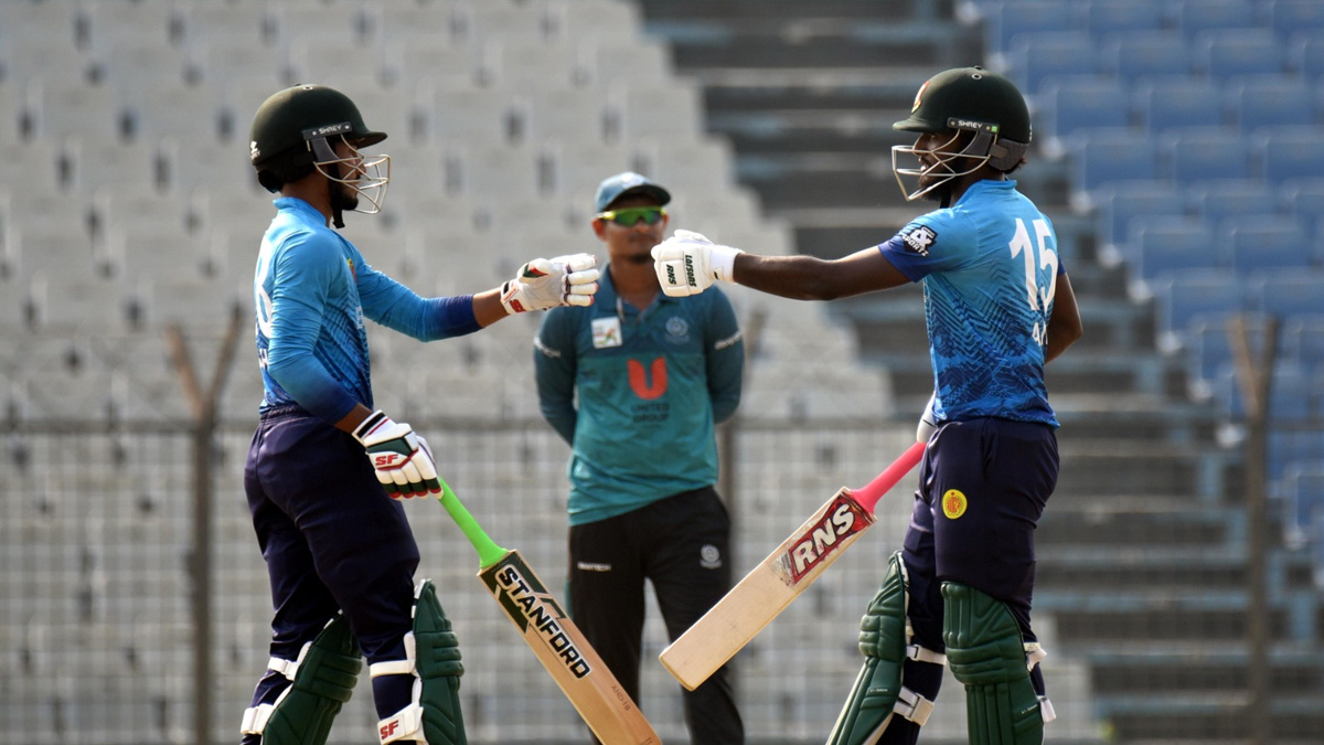 ‘ঢাকা ডার্বি’তে মোহামেডানকে হেসেখেলে হারালো আবাহনী