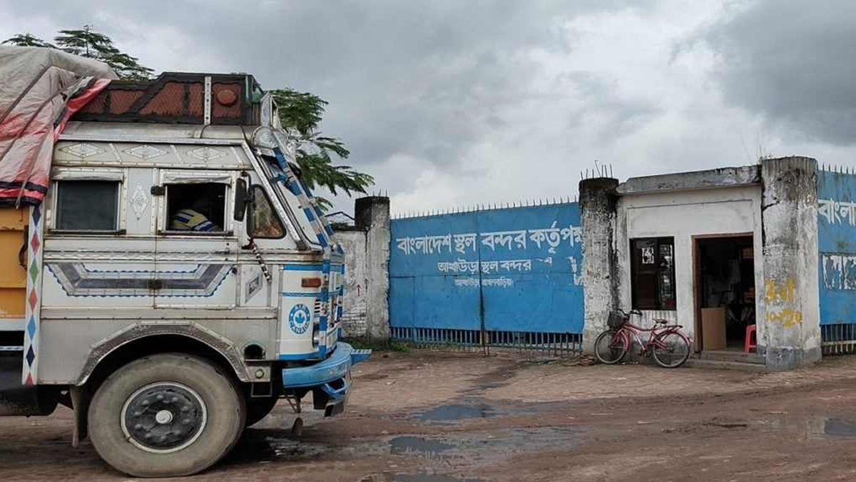 ব্যবসায়ী নেতার মৃত্যুতে বন্ধ আখাউড়া স্থলবন্দরের কার্যক্রম