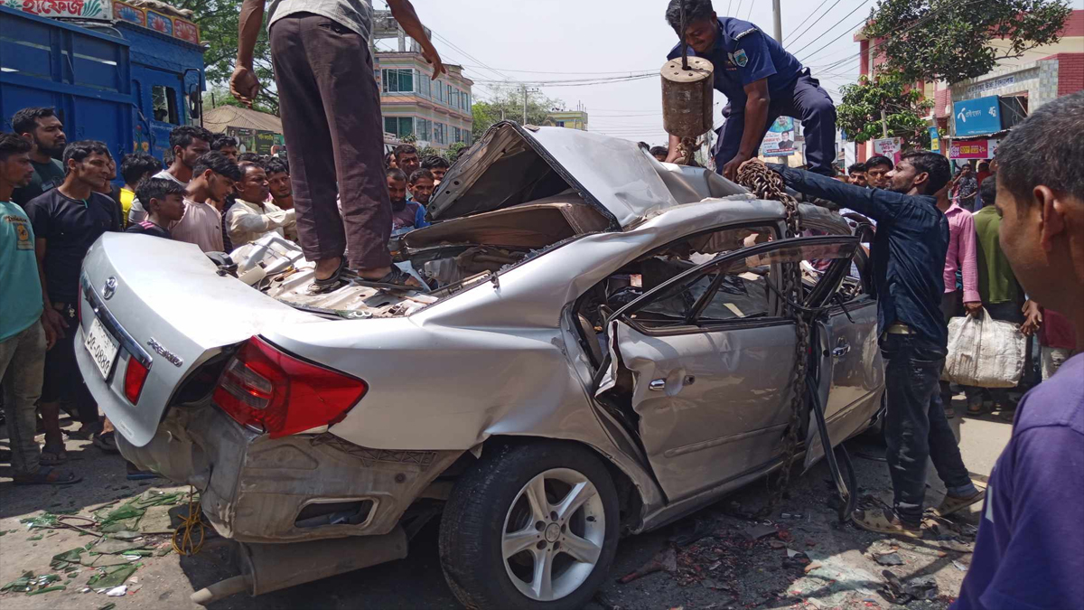 বগুড়ায় বাস ও প্রাইভেটকারের মুখোমুখি সংঘর্ষে নিহত ৩