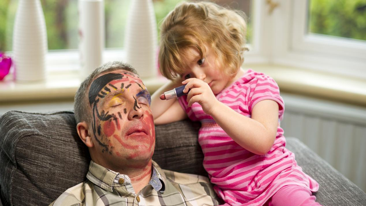 এপ্রিল ফুল দিবসে বোকা বানাবেন কাকে?