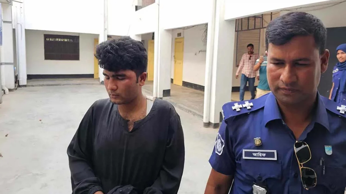 বোরকা পরে বালিকা মাদরাসায় যুবক, ধরা পড়ে খেলেন গণপিটুনি