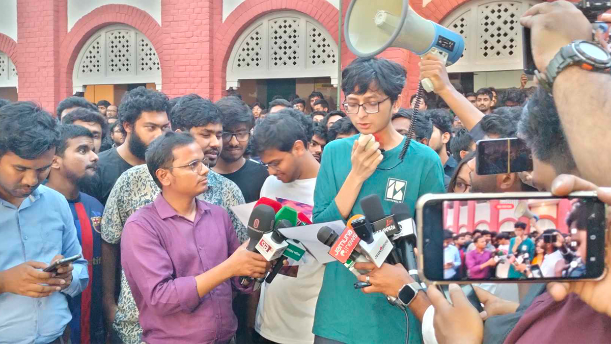 আইনি লড়াই চান বুয়েট শিক্ষার্থীরা, রাজনীতিমুক্ত ক্যাম্পাসের দাবিতে ‘অটল’