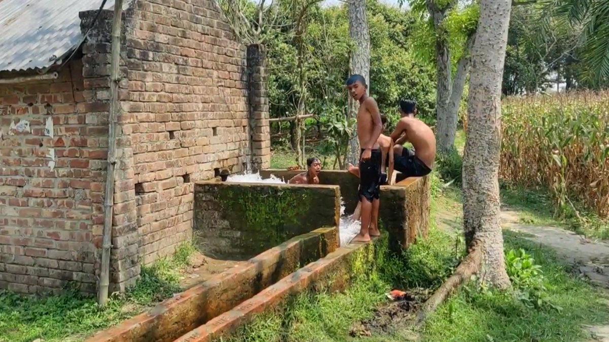 চুয়াডাঙ্গায় চড়ছে তাপমাত্রার পারদ, ভ্যাপসা গরমে অতিষ্ঠ মানুষ