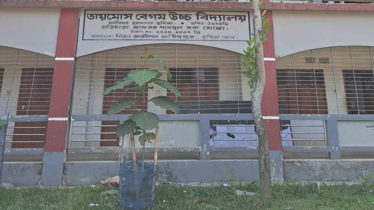 কুমিল্লায় তীব্র গরমে শ্রেণিকক্ষেই অসুস্থ ৭ স্কুল শিক্ষার্থী