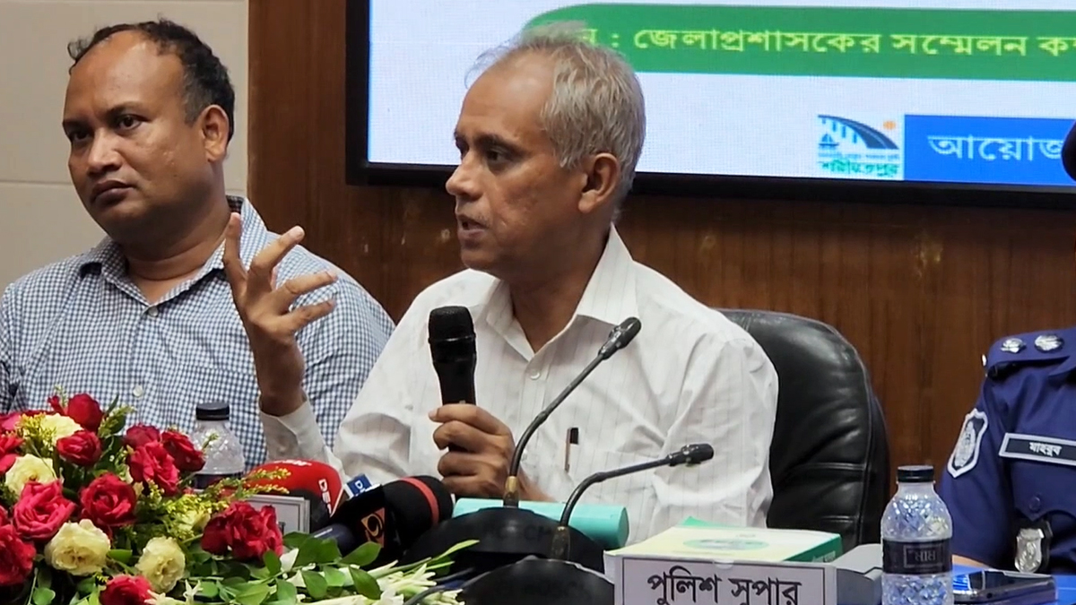 ইভিএমের ত্রুটি দেখাতে পারলে সবাই পদত্যাগ করবো: ইসি আলমগীর