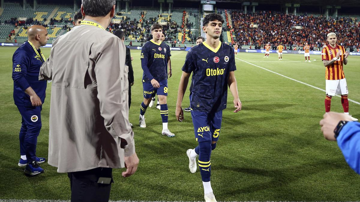 এক মিনিটের ফাইনাল খেলেই চ্যাম্পিয়ন গ্যালাতাসারে