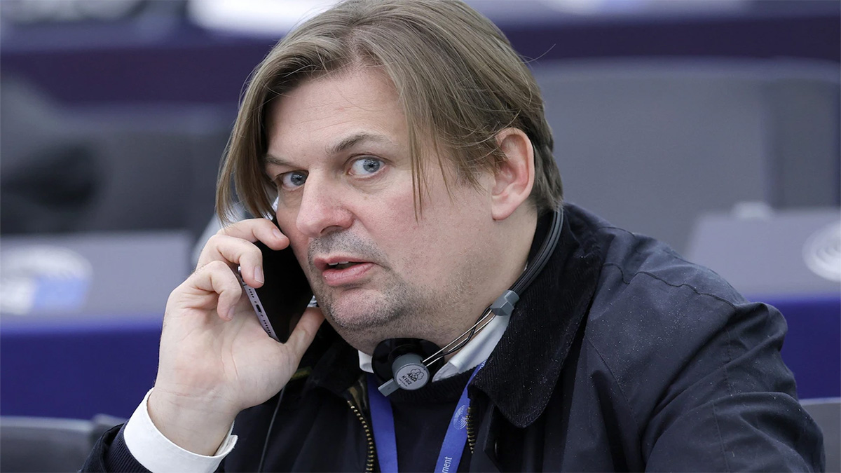 চীনের হয়ে গুপ্তচরবৃত্তির অভিযোগে ইউরোপীয় পার্লামেন্টের কর্মী আটক