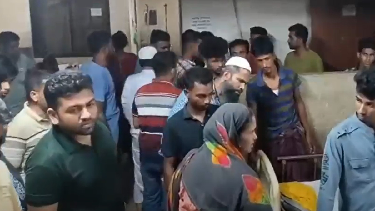 গোপালগঞ্জে দুর্বৃত্তদের বোমা হামলায় বাবা-ছেলে আহত