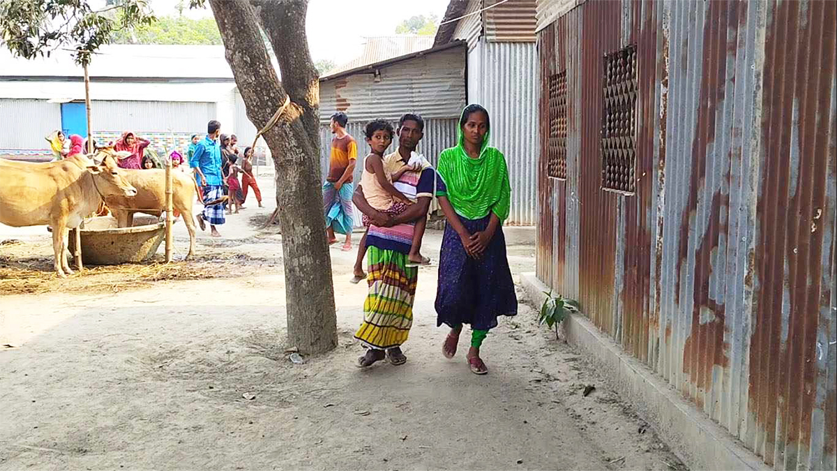 ২৭ বছর পর বাড়ি খুঁজে পেলেন শাহীদা, দেখা পেলেন না বাবা-মায়ের