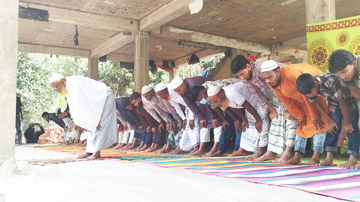 জামালপুরের কিছু গ্রামে বিচ্ছিন্নভাবে পালিত হচ্ছে ঈদুল ফিতর