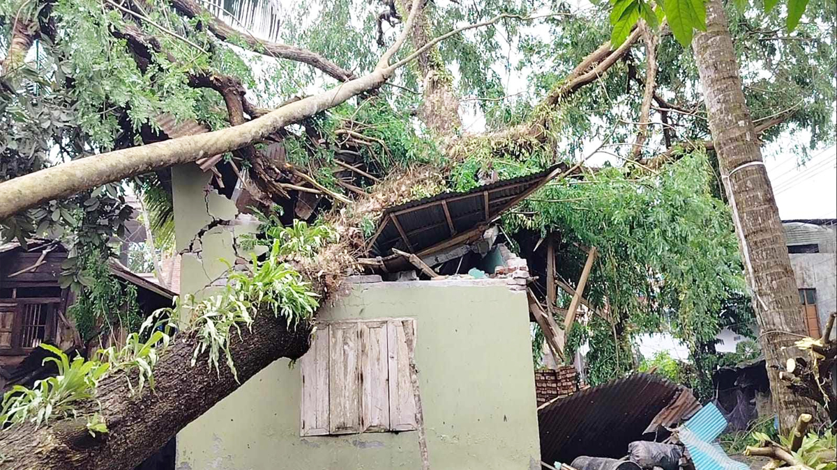 দেশের বিভিন্ন জায়গায় কালবৈশাখীর তাণ্ডব, ছয় জেলায় নিহত ৯