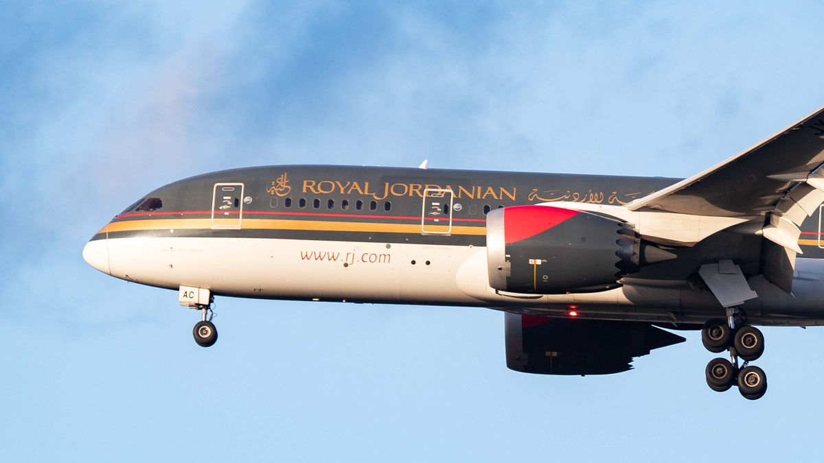 ইরান-ইসরায়েল উত্তেজনায় আকাশসীমা বন্ধ ঘোষণা তিন দেশের