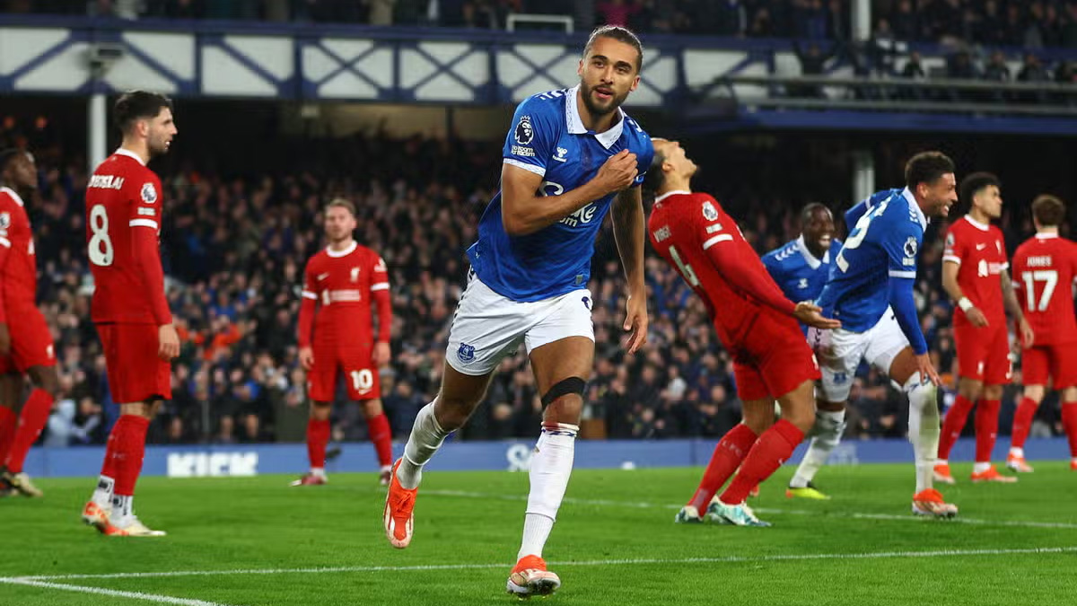 এভারটনের কাছে হেরে শিরোপা লড়াইয়ে পিছিয়ে পড়লো লিভারপুল