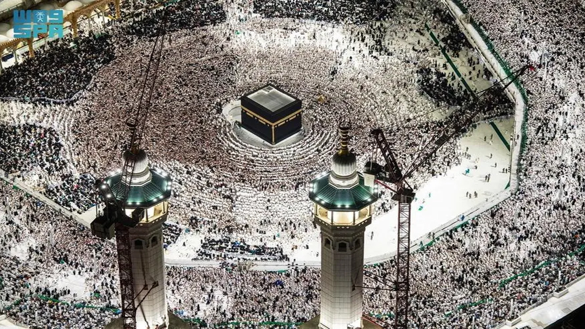 লাইলাতুল কদরের সন্ধানে মক্কা ও মদিনায় নামাজ আদায়ে ২৫ লাখ মুসল্লি