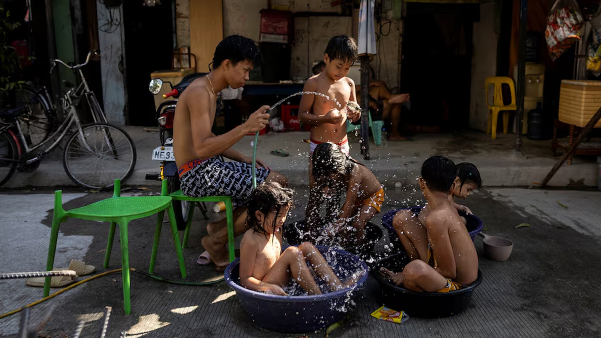 ফিলিপাইনে তাপমাত্রা ছুঁয়েছে ৫০ ডিগ্রি, শিক্ষাপ্রতিষ্ঠান বন্ধ ঘোষণা