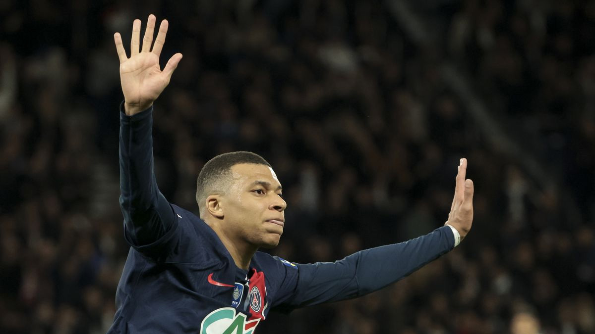 বার্সেলোনাকে হুংকার দিয়ে রাখলেন এমবাপ্পে