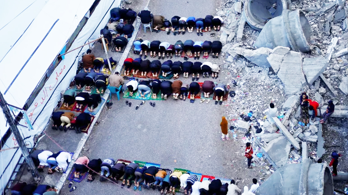 ধ্বংসস্তূপে নামাজ, ঈদ আনন্দ নেই ফিলিস্তিনিদের