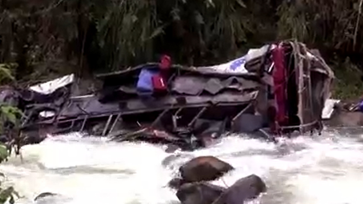 পেরুতে বাস দুর্ঘটনায় ২৫ জনের মৃত্যু, আহত আরও ১৩