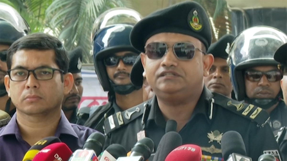 টিকিট কালোবাজারির সাথে কেউ জড়িত থাকলে কঠোর ব্যবস্থা: র্যাব