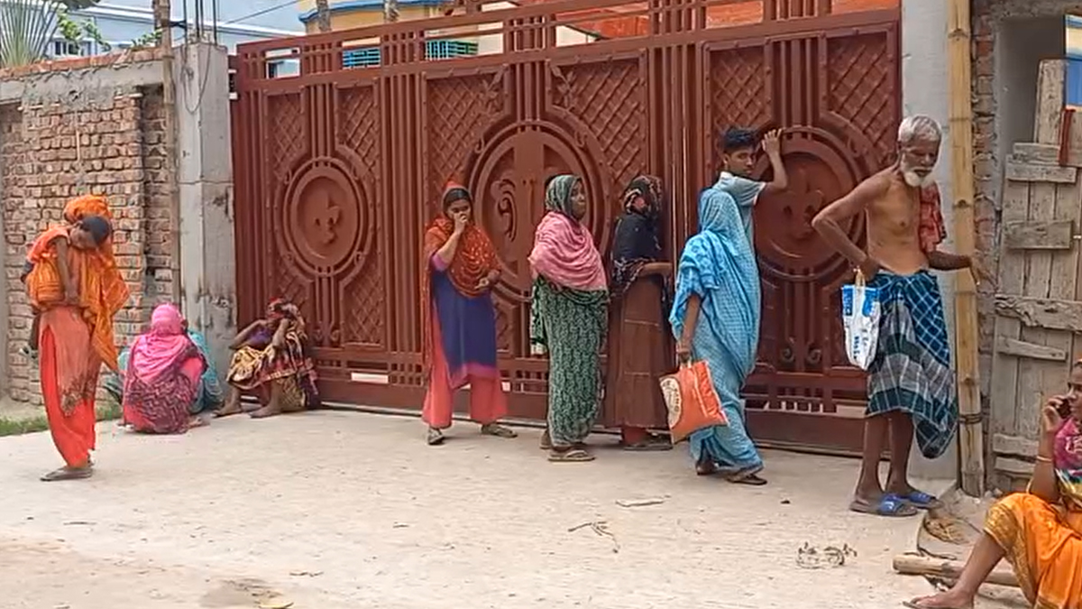 রাজবাড়ীতে যাকাতের কাপড় নিতে গিয়ে পদদলিত হয়ে বৃদ্ধার মৃত্যু