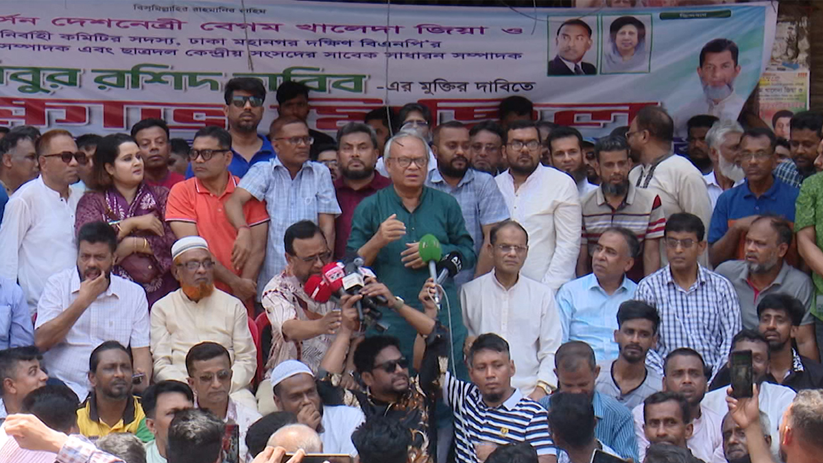 সরকার এখনও আতঙ্কিত: রিজভী