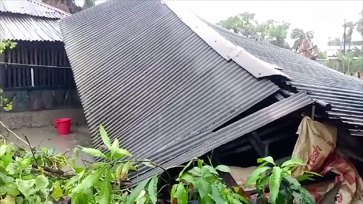 ঘূর্ণিঝড়ে ছয় জেলায় ১০ জনের মৃত্যু