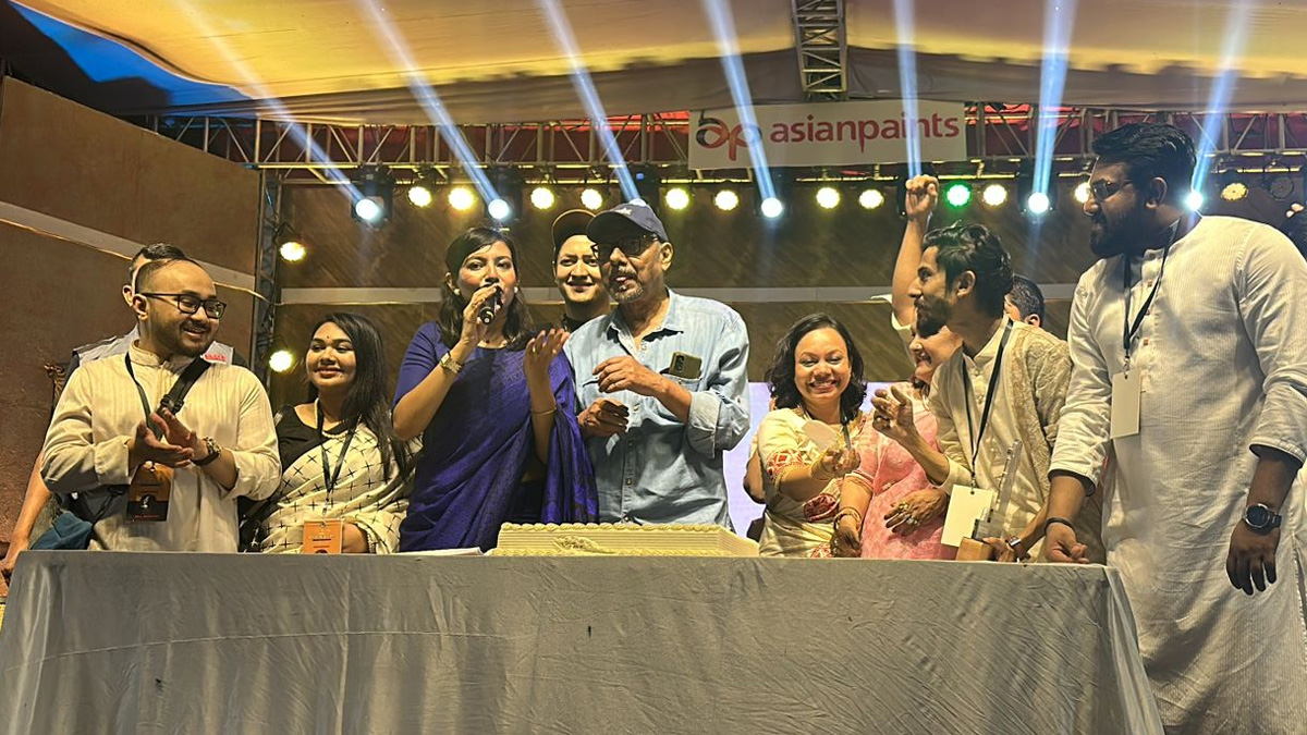 ঢাকায় ‘মালা’র ৩২তম জন্মদিনের কেক কাটলেন অঞ্জন দত্ত