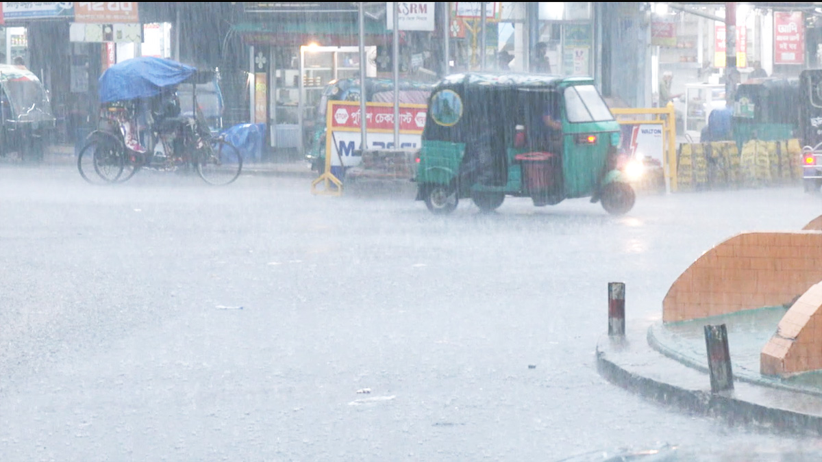 বগুড়ায় মৌসুমের সর্বোচ্চ বৃষ্টিপাতের রেকর্ড