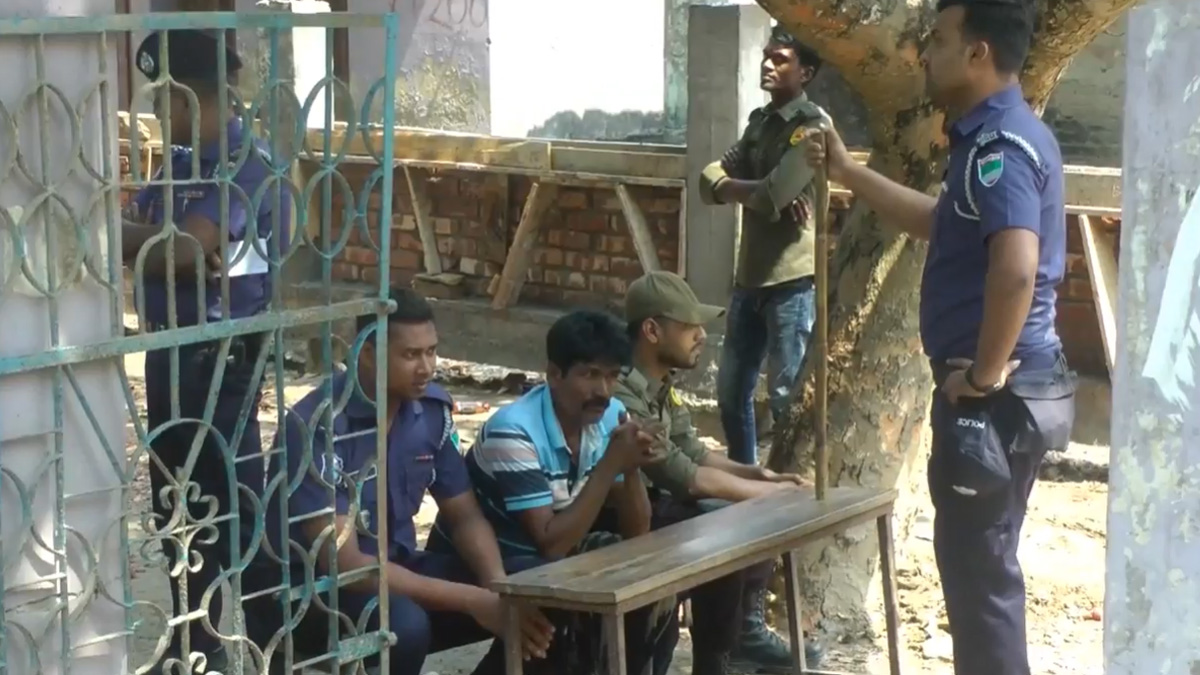 চুয়াডাঙ্গায় ভোটকেন্দ্রে প্রবেশে বাধা দেয়ায় ইউপি সদস্যের কারাদণ্ড