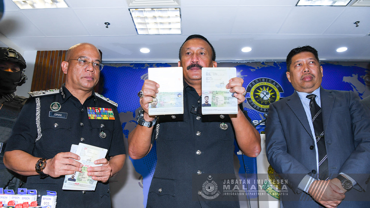 মালয়েশিয়ায় জাল পাসপোর্ট বিক্রির অভিযোগে বাংলাদেশি গ্রেফতার
