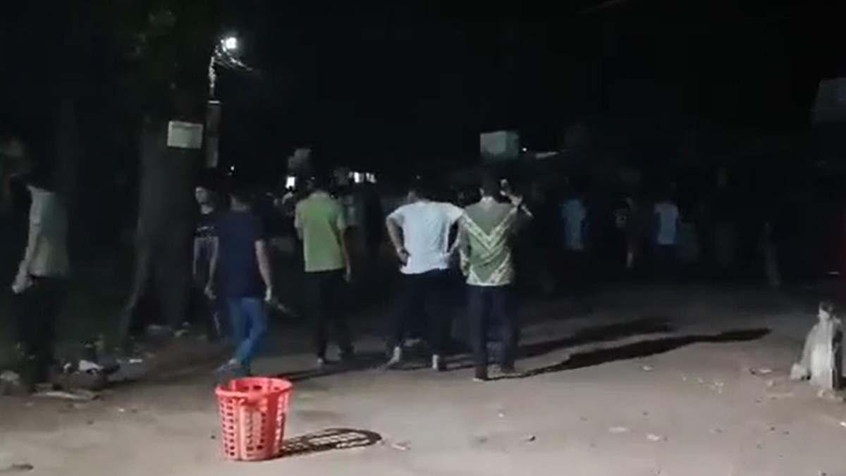 রাবি ছাত্রলীগের দুই গ্রুপের সংঘর্ষ,ককটেল বিস্ফোরণ