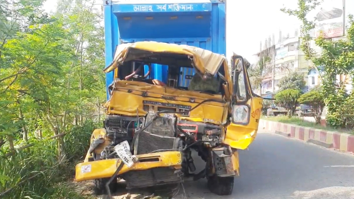 টাঙ্গাইলে সড়ক দুর্ঘটনায় নিহত ২