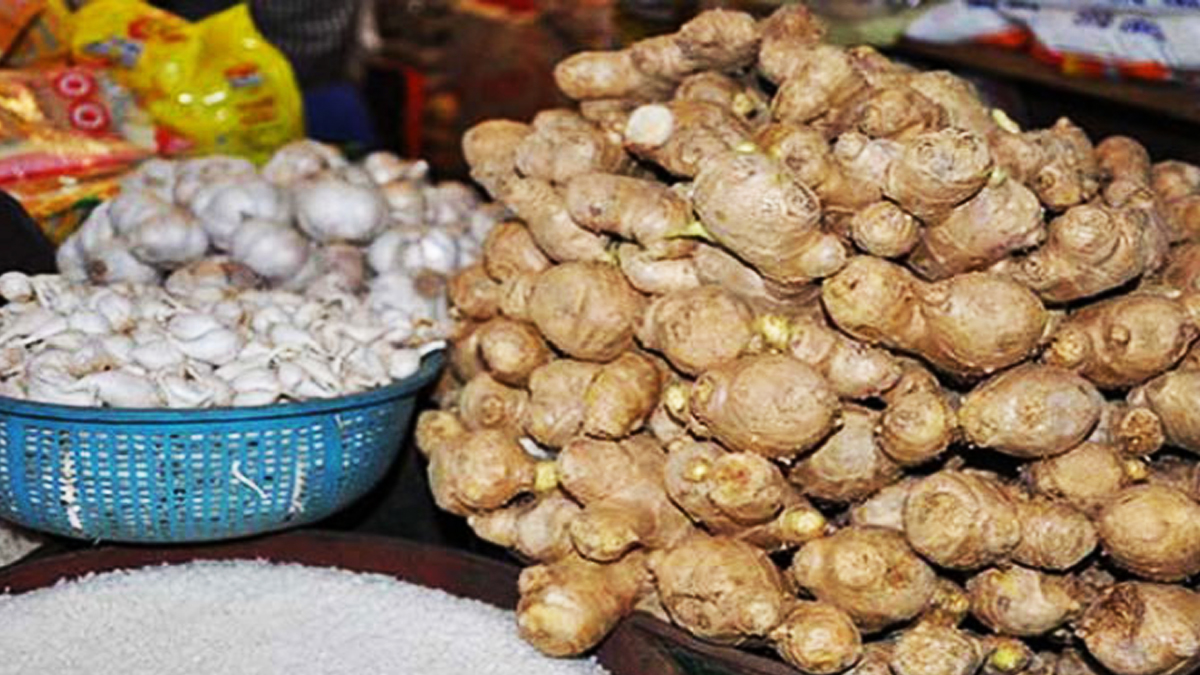 সপ্তাহের ব্যবধানে ২০ থেকে ৩০ টাকা বাড়লো আদা-রসুনের দাম
