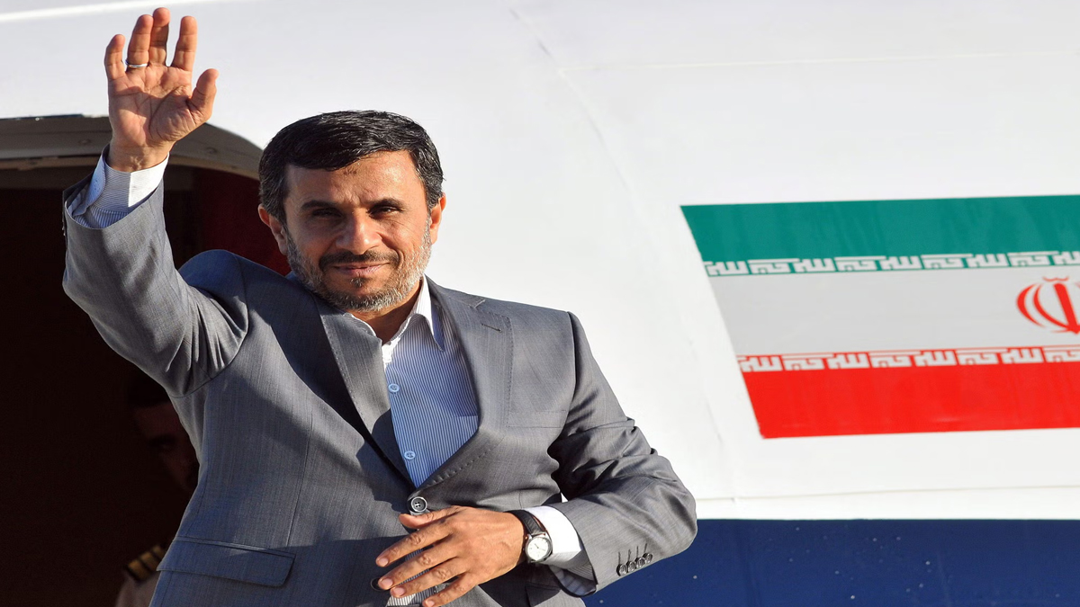 ইরানের প্রেসিডেন্ট নির্বাচনে প্রার্থী হওয়ার ঘোষণা আহমাদিনেজাদের