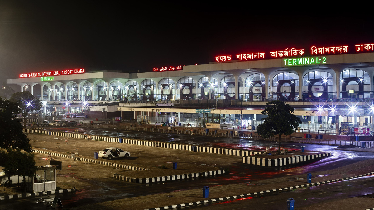 ফ্লাইট বাতিলের খবর জানানো হয়নি যাত্রীদের, মাঝরাতে শাহজালাল বিমানবন্দরে বিক্ষোভ