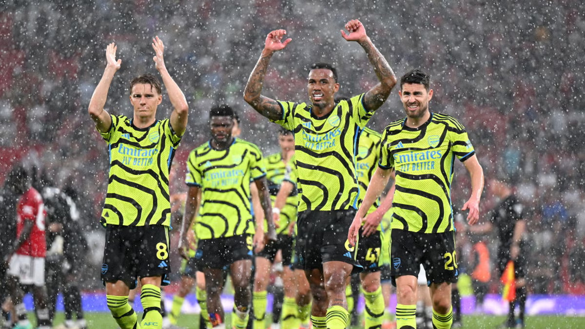 ম্যান ইউনাইটেডকে হারিয়ে শীর্ষে আর্সেনাল