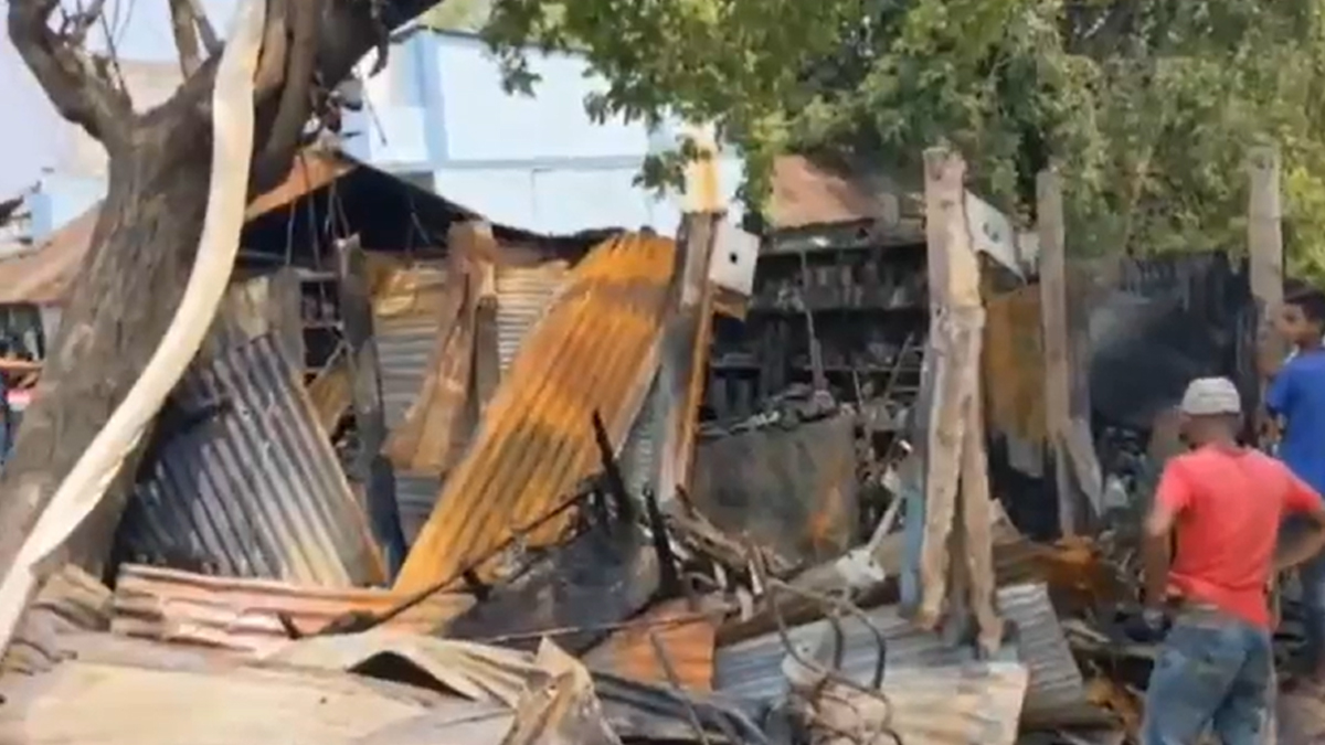 ব্রাহ্মণবাড়িয়ার সরাইলে অগ্নিকাণ্ডে পুড়ে ছাই ১১ দোকান